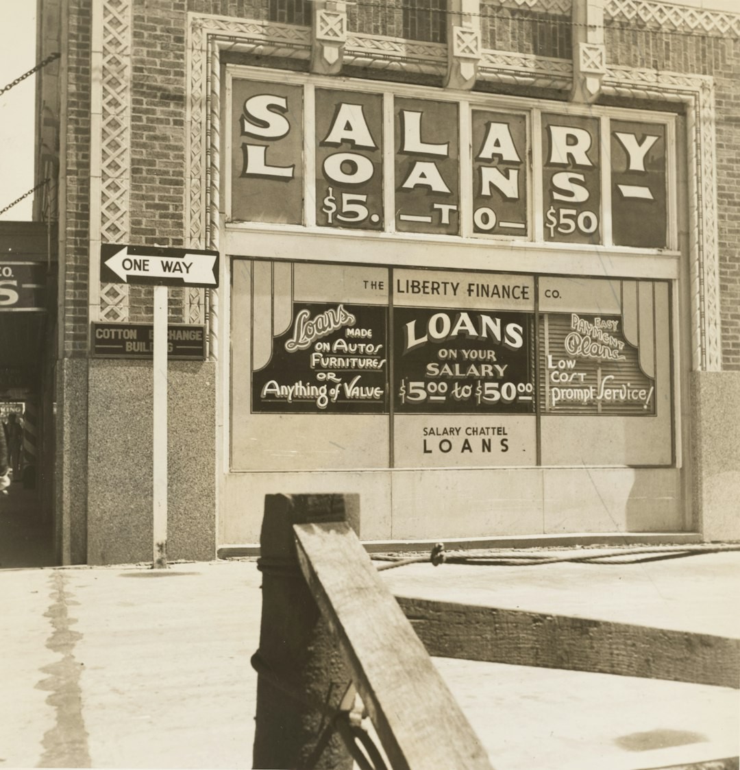 1937.
Liberty Finance Company. Oklahoma City, Oklahoma.
Photographer: Dorothea Lange